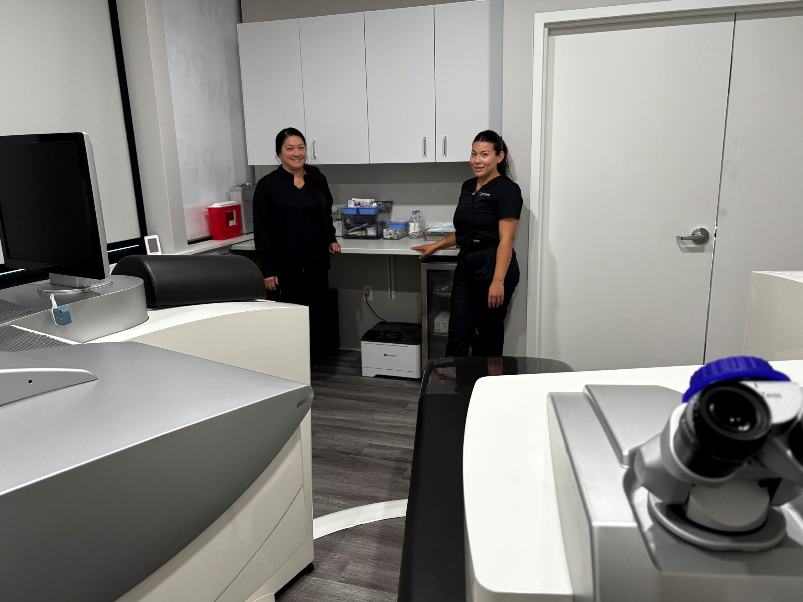 LASIK room with Sabrina and Leslie